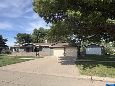 /international/us/330-fairview-drive-aurora-ne-110108821447/