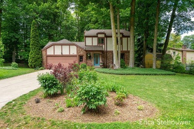 /international/us/8659-ridgecrest-court-sw-byron-center-mi-110108199893/