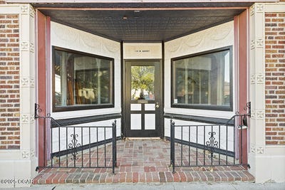 /international/us/119-w-cherry-street-nevada-mo-110103169760/