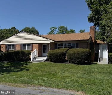 /international/us/134-country-club-circle-winchester-va-110108632349/
