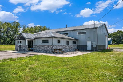 /international/us/9486-s-meridian-road-clarklake-mi-110096513690/
