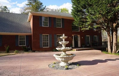 /international/us/5043-blackberry-lane-buford-ga-110106931793/
