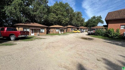 /international/us/2429-47-williams-ave-sioux-city-ia-110100765660/
