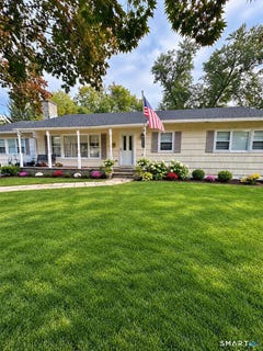 /international/us/23-clara-drive-norwalk-ct-110120484230/