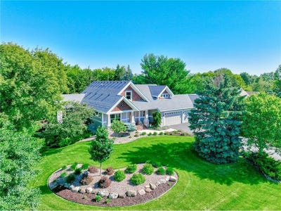 /international/us/442-wren-lane-hudson-wi-110100818451/