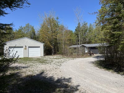 /international/us/16174-renwick-circle-presque-isle-mi-110108387495/