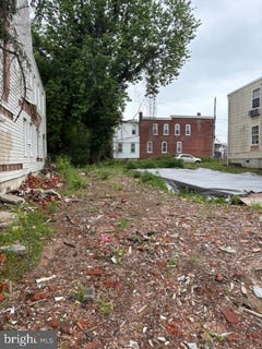 /international/us/239-w-9th-street-chester-pa-110101055346/?lang=id