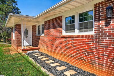 /international/us/4853-s-main-street-cowpens-sc-110107654956/