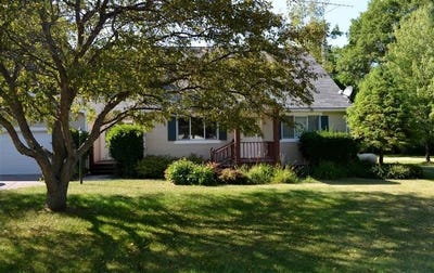 /international/us/6609-n-lake-shore-harbor-springs-mi-110100963253/