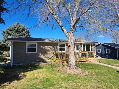 /international/us/407-henkens-drive-chadron-ne-110107286638/