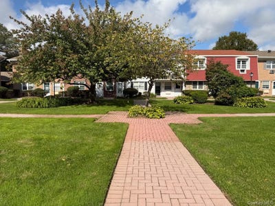 /international/us/22-springwood-drive-north-babylon-ny-110120551900/