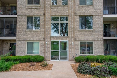 /international/us/6810-ridge-point-drive-oak-forest-il-110109102829/