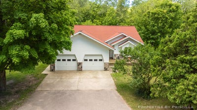 /international/us/6635-vinton-avenue-nw-comstock-park-mi-110108966553/