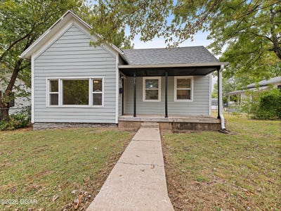 /international/us/217-s-hall-street-webb-city-mo-110110258923/