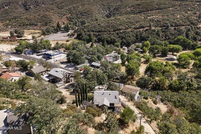 /international/us/17565-lone-pine-lake-hughes-ca-110109943835/
