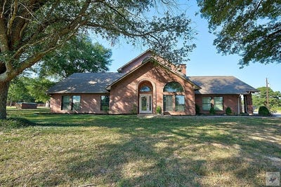 /international/us/2517-county-road-2110-hooks-tx-110108771188/