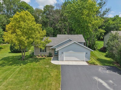 /international/us/1721-landre-ct-burlington-wi-110101257914/