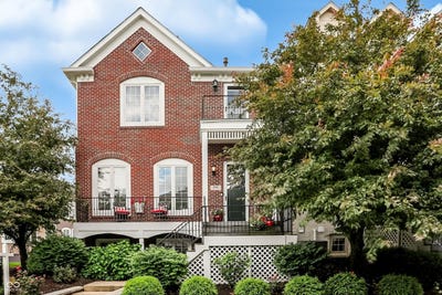 /international/us/201-manchester-drive-zionsville-in-110108360136/
