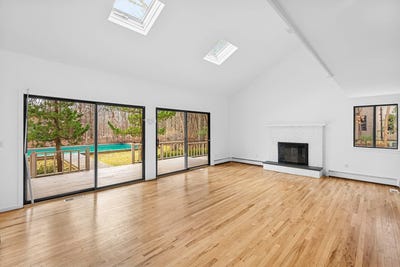 /international/us/12-wooded-oak-lane-east-hampton-ny-110104155799/