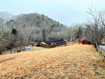 /international/us/20-canterbury-school-road-hinton-wv-110104870323/
