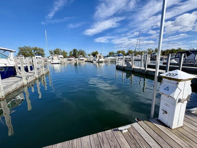/international/us/902-boat-club-drive-cheboygan-mi-110110212689/