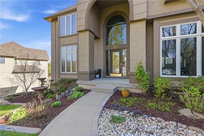 /international/us/9227-redbud-lane-lenexa-ks-110107194203/