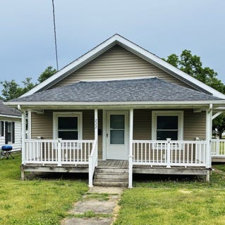 /international/us/222-e-thompson-avenue-hoopeston-il-110108860053/