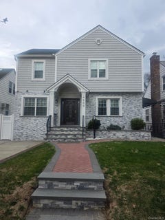 /international/us/4559-196th-place-flushing-ny-110108573301/