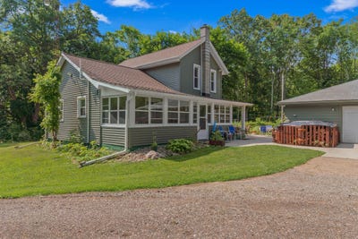 /international/us/9837-easton-road-rives-junction-mi-110108735038/