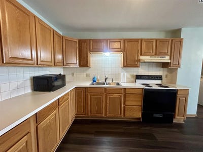 /international/us/607-n-star-st-hutchinson-ks-110107713963/