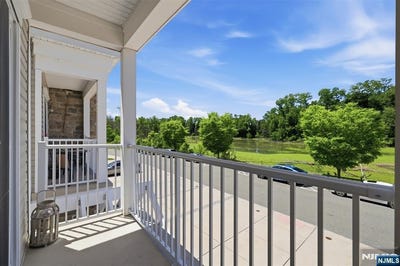/international/us/404-waterview-court-hanover-township-nj-110108934138/