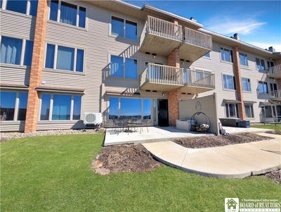 /international/us/23-seneca-drive-dewittville-ny-110106309387/