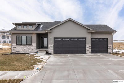 /international/us/5813-n-214th-avenue-circle-elkhorn-ne-110107654710/