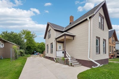 /international/us/1222-summit-ave-racine-wi-110109103494/