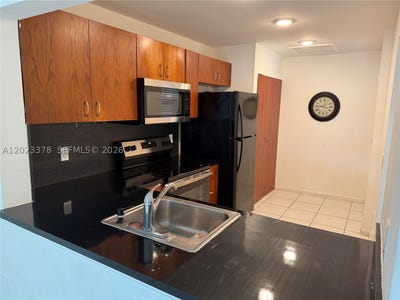 /international/us/20825-ne-8th-ct-miami-fl-110108204989/