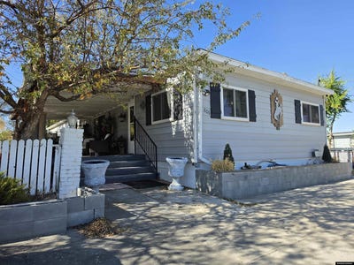 /international/us/806-2nd-ave-w-street-rock-springs-wy-110120418319/