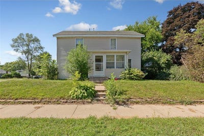 /international/us/2306-4th-street-eau-claire-wi-110107378330/