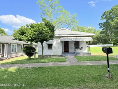 /international/us/126-n-chestnut-street-mccomb-ms-110107478396/