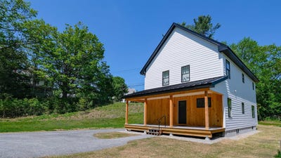 /international/us/25-prospect-street-ludlow-vt-110108535797/