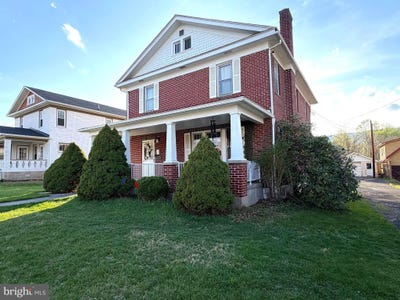 /international/us/327-n-high-street-romney-wv-110106986017/