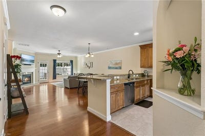 /international/us/7598-villa-court-gloucester-point-va-110108119743/