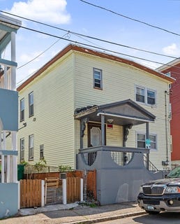 /international/us/18-pleasant-st-lowell-ma-110107882579/