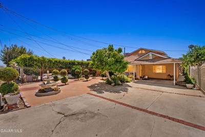 /international/us/13007-glenoaks-boulevard-sylmar-ca-110110325101/