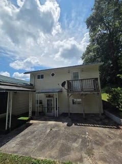 /international/us/223-saunders-road-bluefield-wv-110100475259/?lang=en