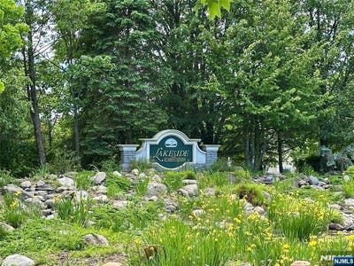/international/us/35-magnolia-way-north-haledon-nj-110099826877/