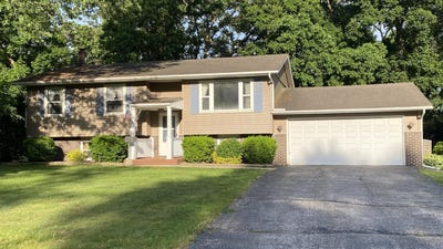 /international/us/2252-four-seasons-pkwy-crown-point-in-110108575649/