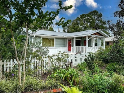 /international/us/121-ave-d-apalachicola-fl-110120588531/