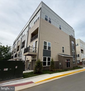 /international/us/2522-neabsco-common-place-woodbridge-va-110100093541/