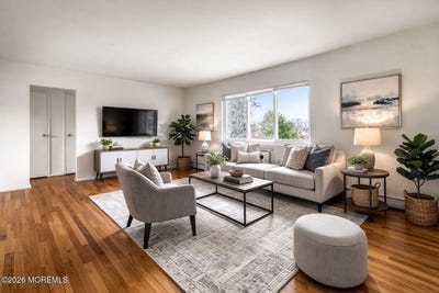 /international/us/15-azalea-ct-eatontown-nj-110106680964/