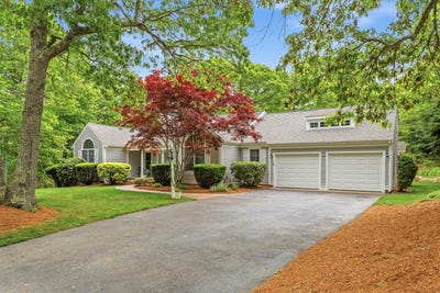 /international/us/103-falling-leaf-lane-osterville-ma-110108450887/